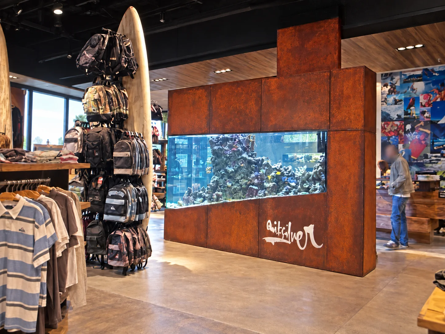 Aquarium sur mesure pour l’enseigne Quiksilver