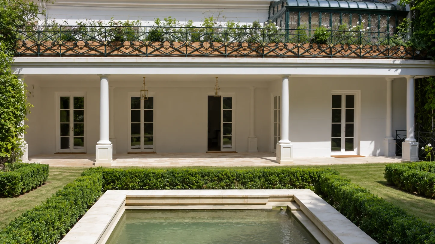 Bassin puits de lumière et piscine intérieure