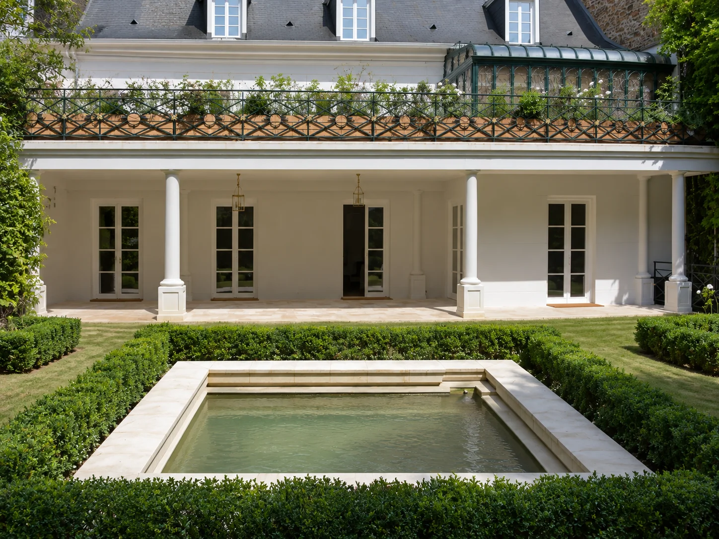Bassin puits de lumière et piscine intérieure 